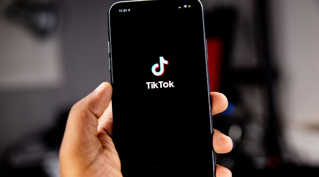 TikTok se posiciona como una plataforma que contribuye al discurso de la moda